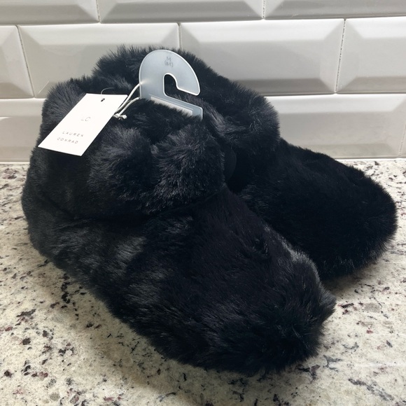 LC Lauren Conrad Shoes - Lauren Conrad Faux Black Fur Bootie Slippers Size M NWT